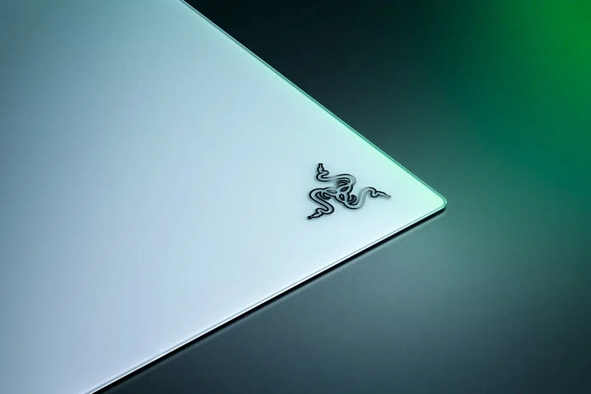 Razer Atlas Pro glass gaming mouse mat white; model-family image
